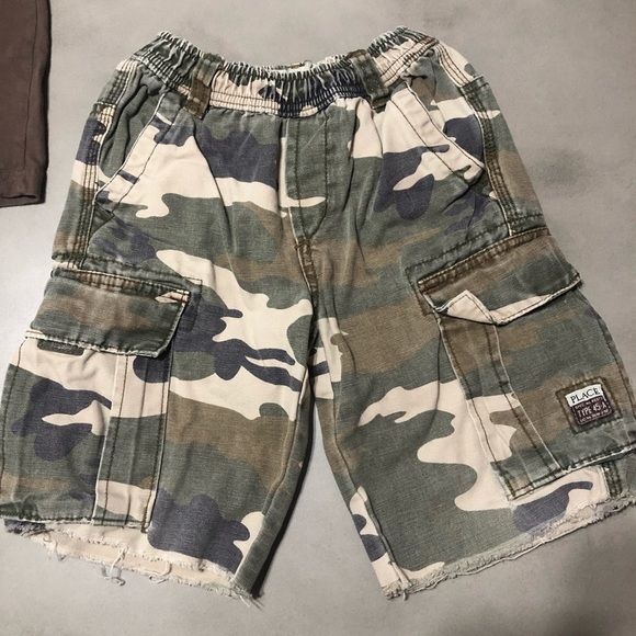 ROOTS Beaver Canoe T-Shirt & Children’s Place Cargo Shorts Outfit - Picture 6 of 9